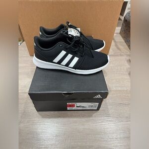 NWT Adidas QT Racer in Black and White - Size 6.5 Women